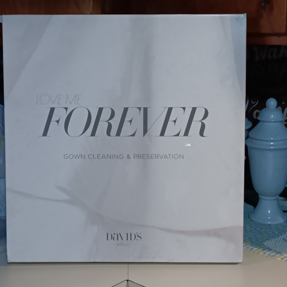 WOMEN'S PURSES, CLOTHES,Other MISC ITEMS - Picture 2 of 6